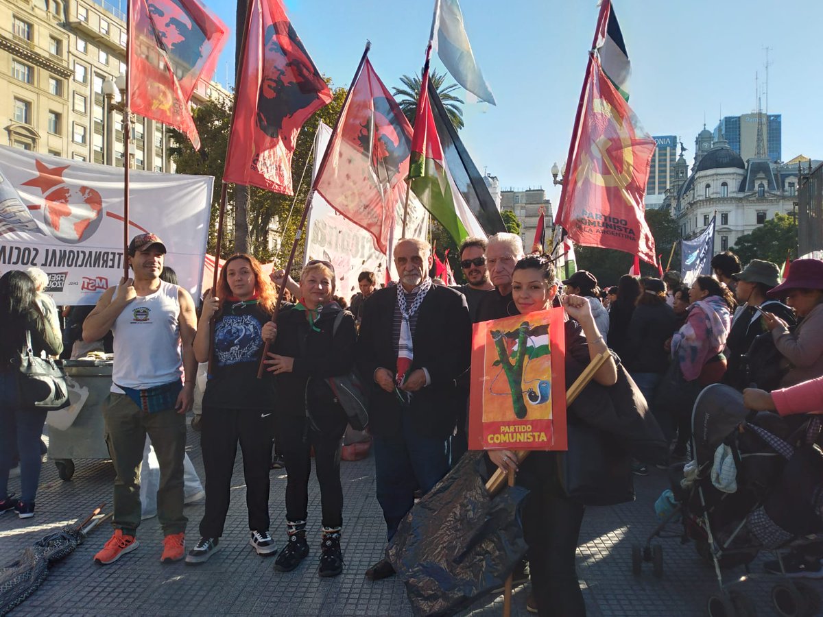 Hoy en Plaza de Mayo. Presentes junto al pueblo Palestino . <a href="/pcaarg/">Partido Comunista de la Argentina - Cuenta Oficial</a>