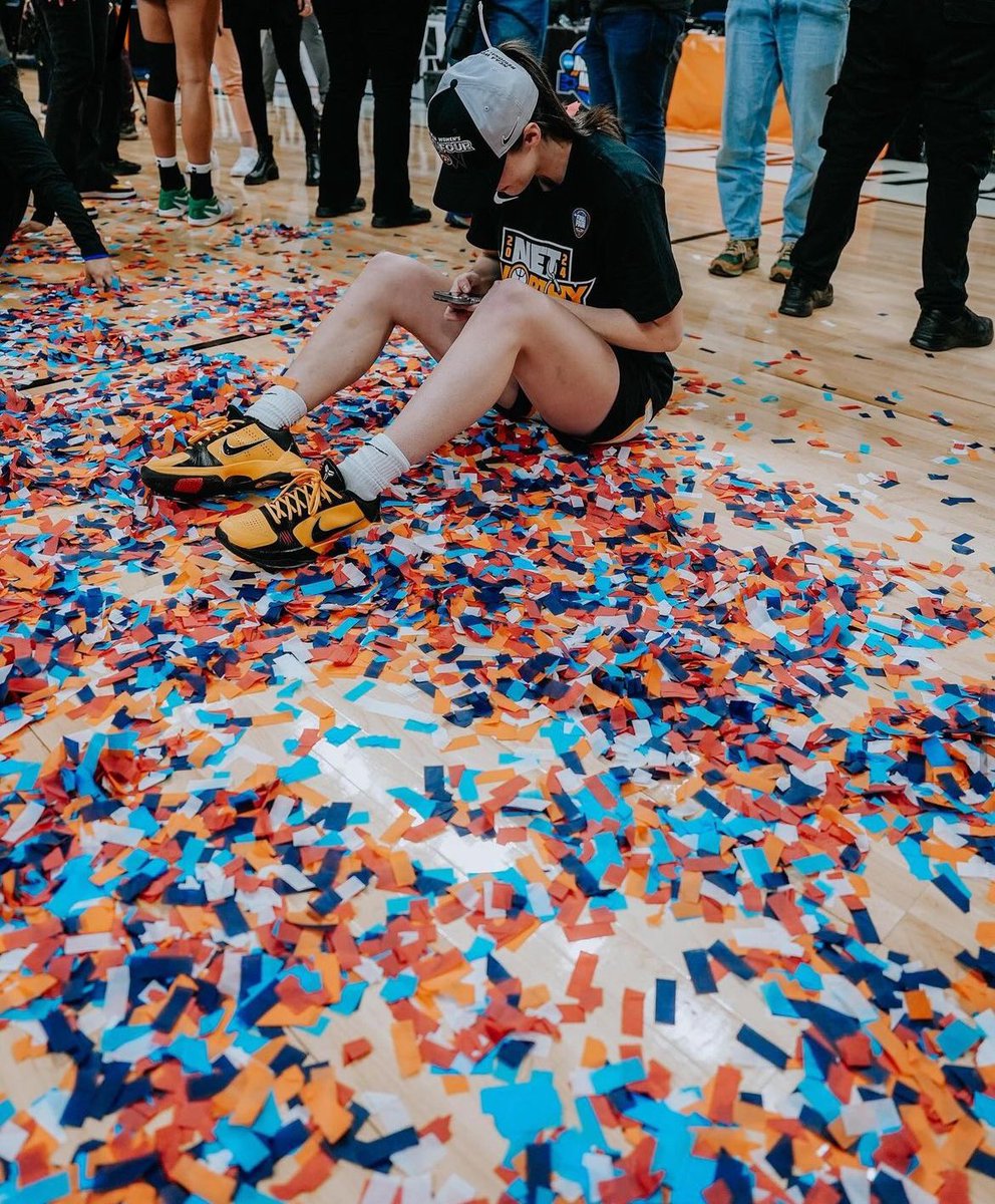 my little ipad kid fr☹️🫶🏾(her being on her phone for the entire wnba draft was so fucking funny😭😭😭)