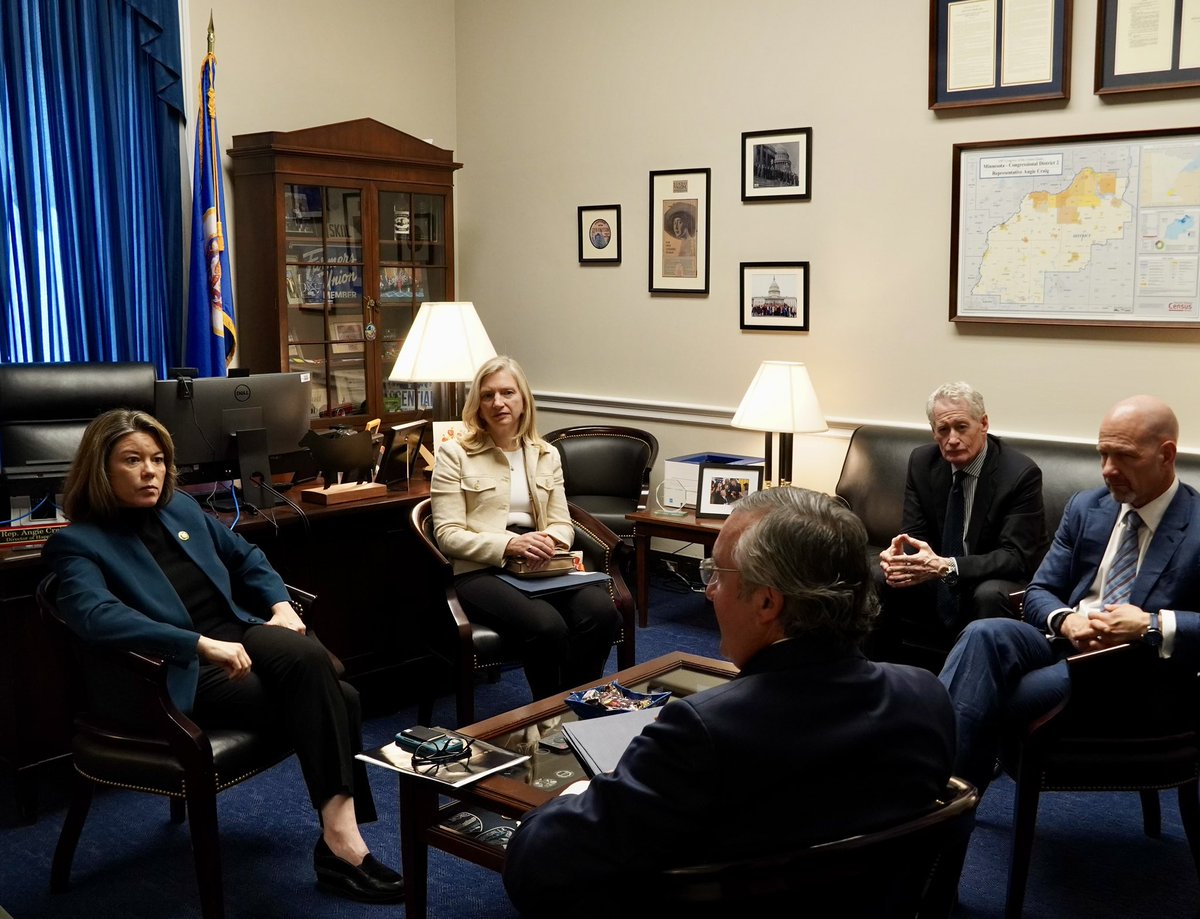 Welcome to DC, @medicaldevices!
 
Great to meet with medical device companies from across Minnesota to have a productive conversation about how we can work to ensure every Minnesotan has affordable access to the medical care they need.