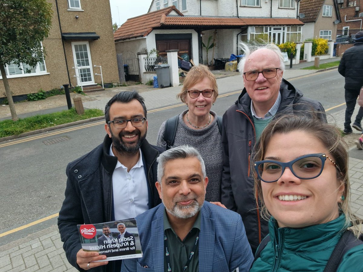 What to do after a whole day of campaigning? Campaign some more! 

Great to be out on the #labourdoorstep with the @BrentLabour team in Sudbury.
