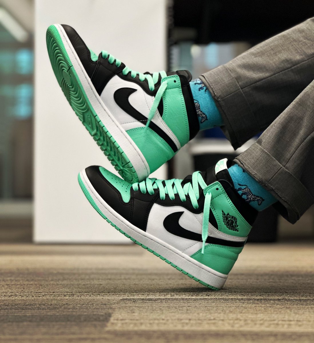 Technically a “Team Early” since I got them on the Shock Drop a while back. Releases Saturday so I’m getting a wear in. Shoes: Air Jordan 1 High “Green Glow” #Sneakers #Kicks #SNKRS #WDYWT #WOMFT  #KOTD #WearYourKicks #SNKRSLiveHeatingUp #Sneakerhead #YourSneakersAreDope #Nike