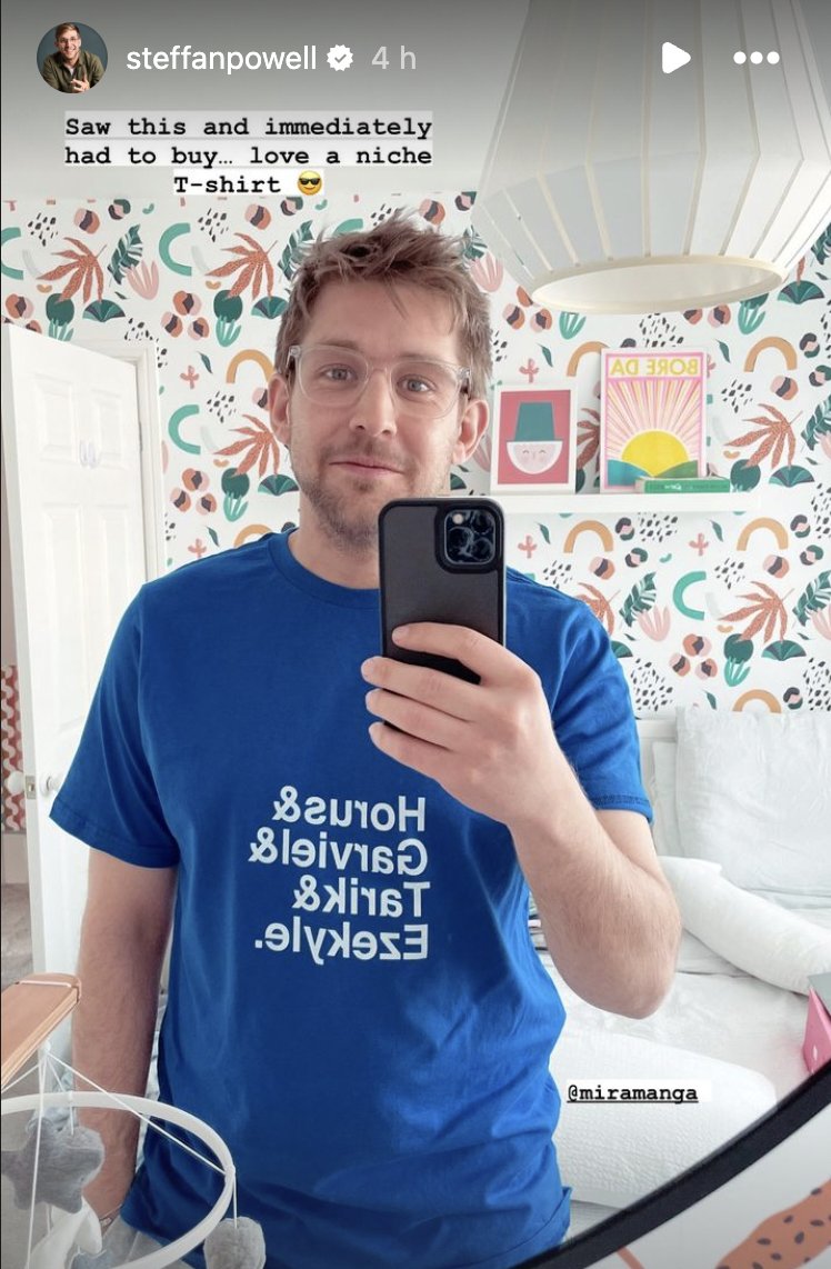 The most excellent @SteffanPowell is looking resplendent in an Ultramarine blue Horus & Garviel & Tarik & Ezekyle tee You can have one too if you click the link :) redbubble.com/i/t-shirt/Horu…