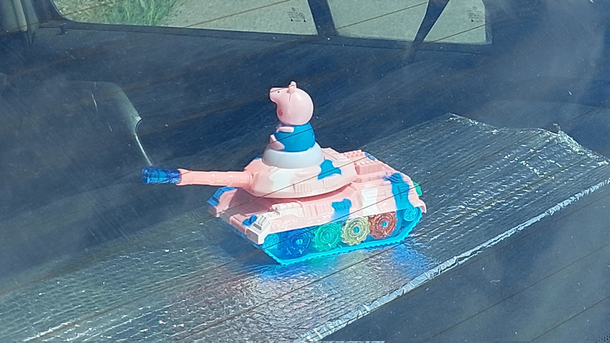 Peppa pig tank toy hotsell