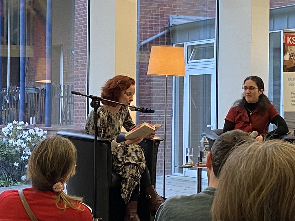Mariann Lange (@mariann_lange) on Twitter photo Heute in der #KSHG Münster die wunderbar kluge <a href="/teresabuecker/">teresa bücker</a> gehört, mit Auszügen aus ihrem Buch „Alle Zeit“ und nachdenklich machenden Fragen. Ohne ein verändertes Verhältnis zu Zeit keine ökologisch-soziale Transformation. Und auch keine Gleichberechtigung 👯♀️ Heute in der #KSHG Münster die wunderbar kluge <a href="/teresabuecker/">teresa bücker</a> gehört, mit Auszügen aus ihrem Buch „Alle Zeit“ und nachdenklich machenden Fragen. Ohne ein verändertes Verhältnis zu Zeit keine ökologisch-soziale Transformation. Und auch keine Gleichberechtigung 👯♀️
