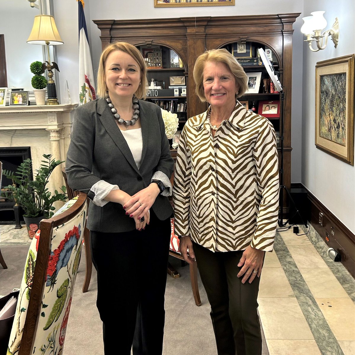 Great chat with @SenCapito from #WestVirginia today. Thank you for supporting continued aid to #Ukraine and the transatlantic alliance overall. Also discussed our strong #trade relationship: The EU invests $3.4B in the state, and WV exports to the EU $980M in goods.