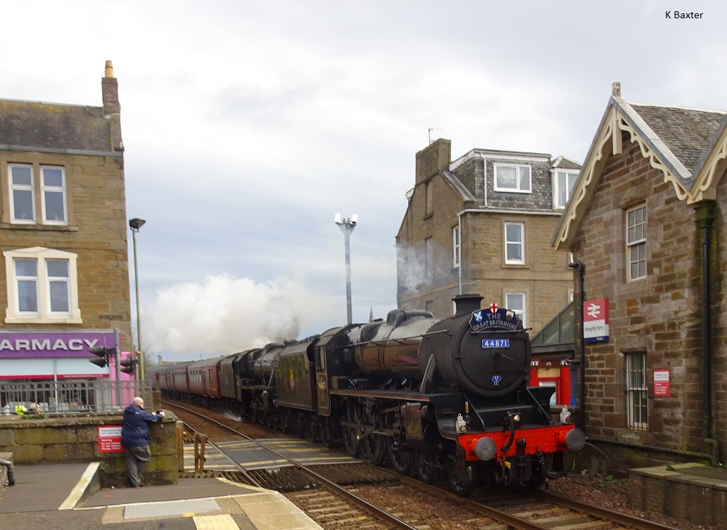 A special visitor teaming through Broughty Ferry on route to #Dundee today