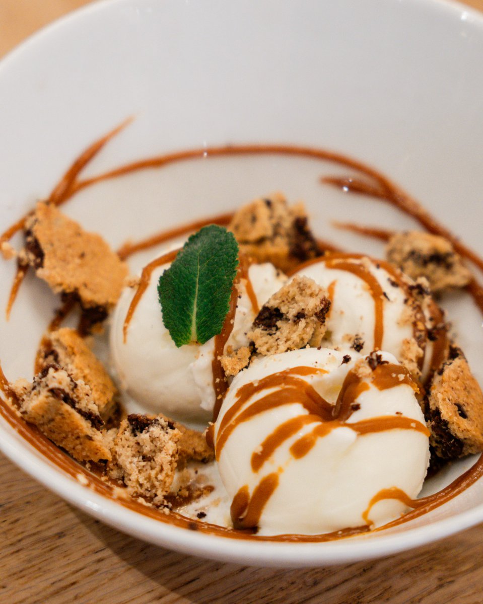 En dessert, vous seriez plutôt pavlova aux fruits rouges, ou coupe de glace au lait, caramel beurre salé et ses brisures de cookies ?
#welcom #bonvivreàtoulouse #restaurant #faitmaison