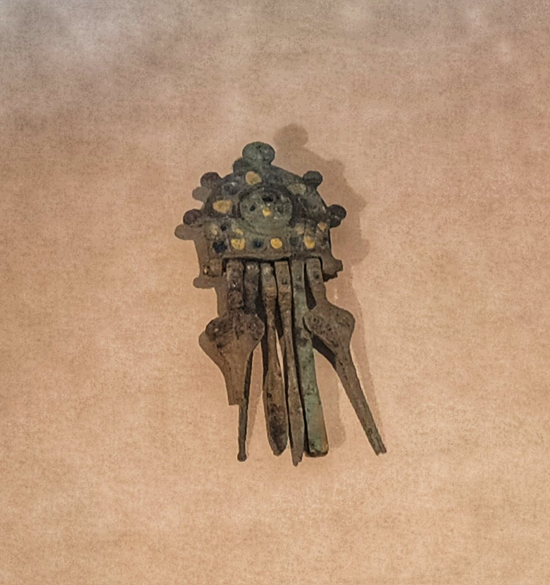 Welcome to episode 2 of our Roman army miniseries! 🗡️

Tent flaps, citizenship diplomas & tweezers disguised as a brooch...

📸 Us at the @britishmuseum exhibition 'Legion: life in the Roman army'.

#romanarmy #militaryhistory #classicstwitter #ancientrome #imperialrome #sensory