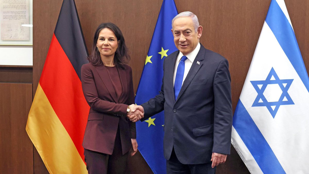 📍YENİ/ÖNEMLİ — İsrail Başbakanı Netanyahu ile İsrail’i ziyaret eden Alman Dışişleri Bakanı Baerbock arasındaki görüşmede taraflar arasında gerilim yaşandı, Netanyahu sesini yükseltti. ▪️Baerbock: “Gazze’de açlığa neden oluyorsunuz, durum korkunç.” ▪️Netanyahu: “Gazze’de…