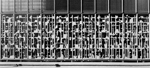 ExaArq's tweet photo. Obras:
- Ramón Marcos Noriega lo hizo en el edificio NAFINSA con la Celosía de Herbert Hofmann-Ysenbourg (1964)
- Pani con los murales de CU como los de Rectoría (Siqueiros, 1952-1956) 
- Pani con el CUPJ (Carlos Mérida, 1952)
- Benlliure con el Conjunto Aristos (1961) https://t.co/yQiU7l3Z0A