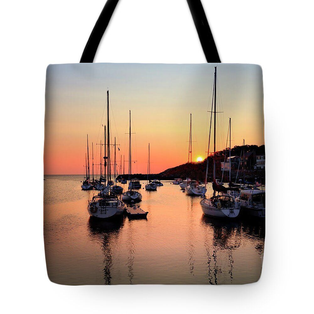 “𝐑𝐎𝐂𝐊𝐏𝐎𝐑𝐓 𝐇𝐀𝐑𝐁𝐎𝐑 – 𝐒𝐔𝐍𝐒𝐄𝐓 𝐒𝐄𝐑𝐄𝐍𝐀𝐃𝐄”, Beautiful Tote Bag at buff.ly/3TXMtKm #SheliaHuntPhotography #coastal #Sunset #BestOfTheUSA #BestOfTheBayState #ToteBag #ToteBags