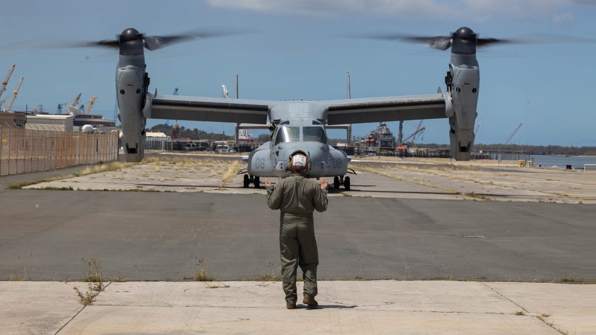 Marines with @1stMAW_Marines taxi an MV-22B Osprey in preparation for Marine Rotational Force Darwin (MRF-D). MRF-D strengthens the alliance between the Marine Corps and the Australian Defense Force, enhancing the capabilities and readiness of both nations. #MarineAviation