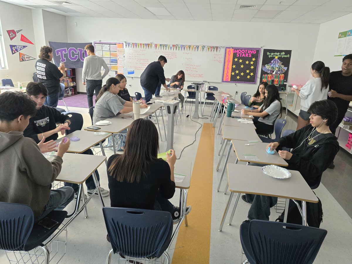 AVID Post EOC team-building, making slime! This is a metaphor for life. Lessons learned? Trust the process! Even the biggest messes can be fixed. Don't give up! @AVID4College @Eastlake_HS @yvalencia_EHS @luismartinezMBA @24esther7_EHS @AGomez_EHS