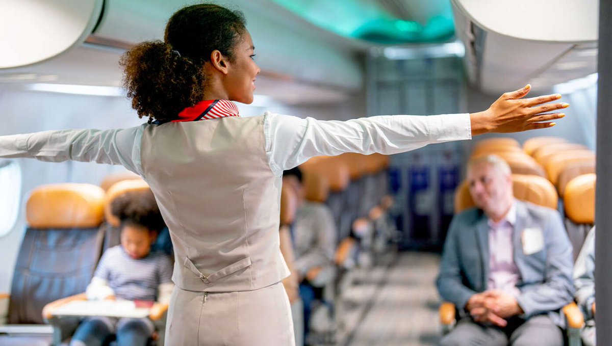 Flight Attendant On A Boeing Gives Presentation On What To Do In The Unlikely Event Of A Safe Landing buff.ly/3U4zHtx