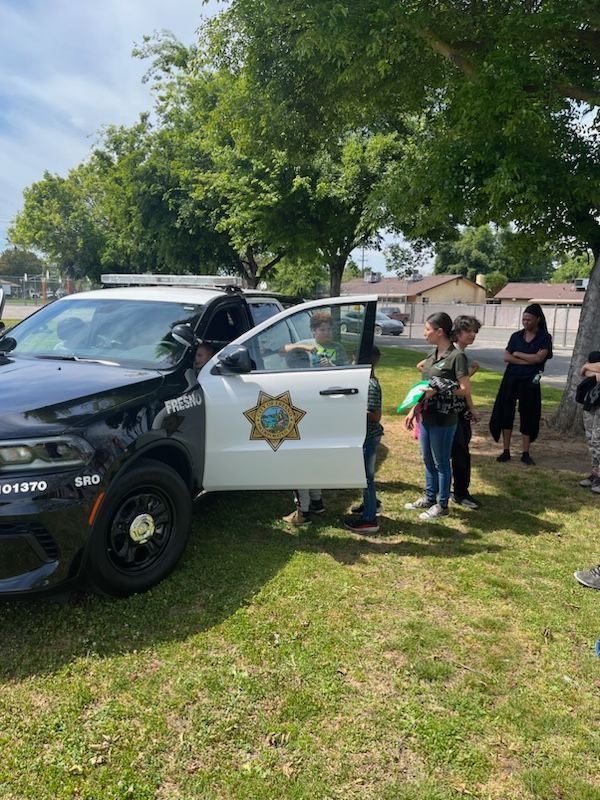 Big shoutout to Phoenix Elementary for hosting its very first Career Day! 🙌🎉 Watching our kids dive into exciting professions and get hands-on with cool gadgets was an absolute thrill! 🔍