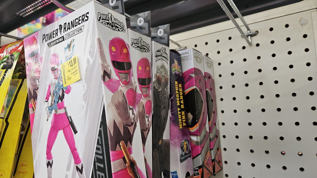 Ranger_Liz's tweet image. The clearance has begun. $13. #LightningCollection