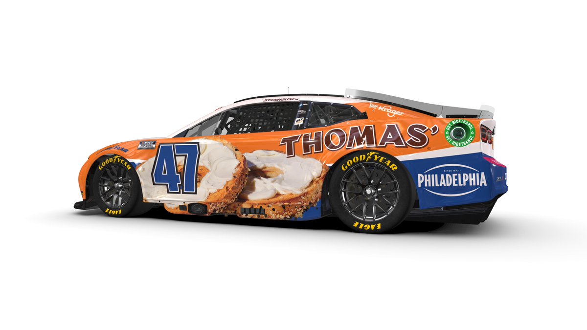 Who’s already thinking about breakfast tomorrow morning??!! This weekend’s paint scheme for @StenhouseJr makes us hungry thanks to @ThomasBreakfast and @KraftHeinzCo