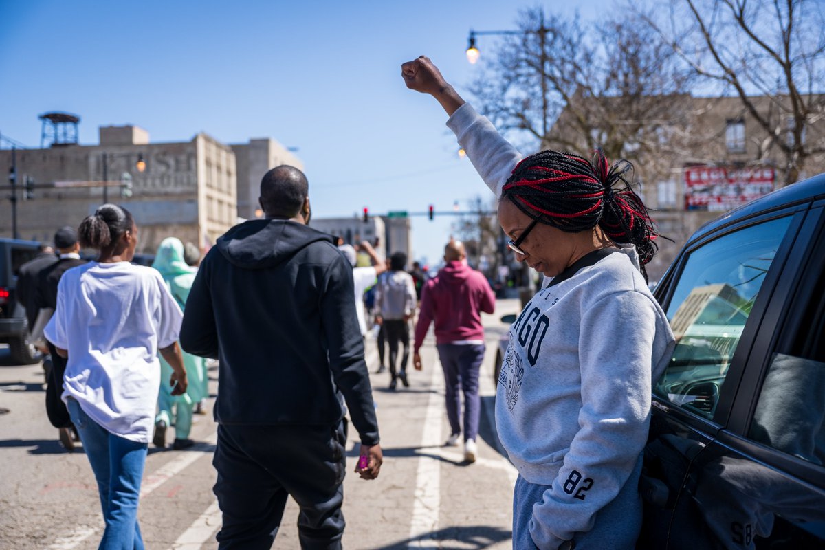 Last weekend, neighborhood residents & community leaders participated in a March For Peace. The event began at 3800 W. Madison and the group walked for 2 hours, promoting community unity to combat gun violence in the nearby West Side neighborhoods.