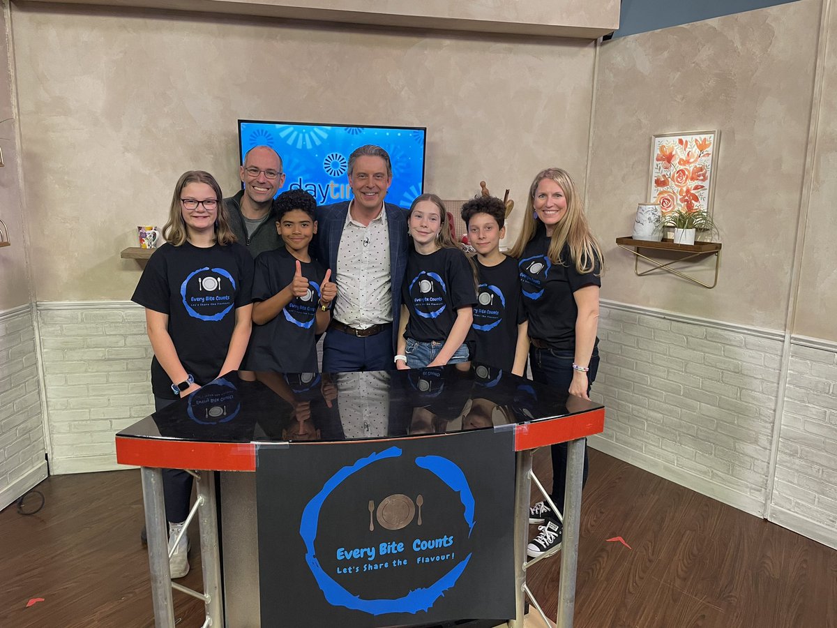 NedaBernabo's tweet image. Thanks you @DerickFage and @JeremyMcQuigge for supporting our @ocsbSEP students @StGregoryOCSB ! @ms_goslin and her students are truly making a difference in our community. #BeCommunity #ocsbDL @KimLacelle2 @OCSBelementary @RichardWOttawa