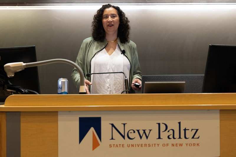 “Without Limits” Author and NYU professor Meredith Broussard stopped by #SUNYNewPaltz to share her expertise on #artificialintelligence! Read more about the talk that explores the impact of AI! LINK: sites.newpaltz.edu/news/2024/04/h…