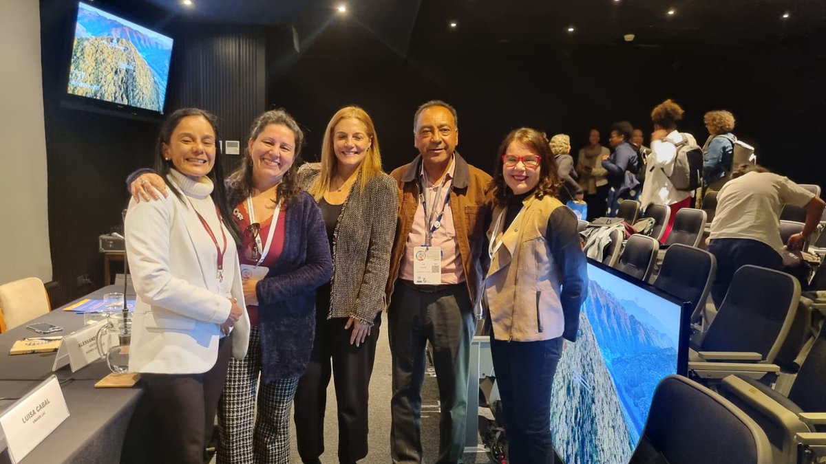 La directora regional de @unaidslac , @luisacabal_ , participó del evento paralelo 'Cambio Climático y Salud: El Doble Desafío de Nuestro Tiempo', moderado por @AlessaNilo y co-organizado por @gestospe @ippf_acro @gtAgenda2030 y @fiocruz durante el #ForoALC2030 en Chile 🇨🇱
