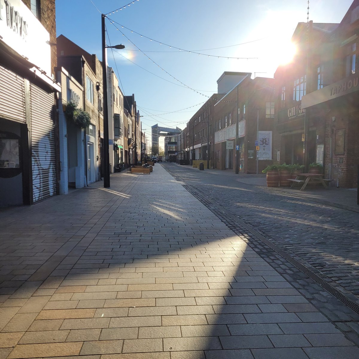 Sunshine and cobbles #HumberStreet #TidalBarrier #Hull #Humber