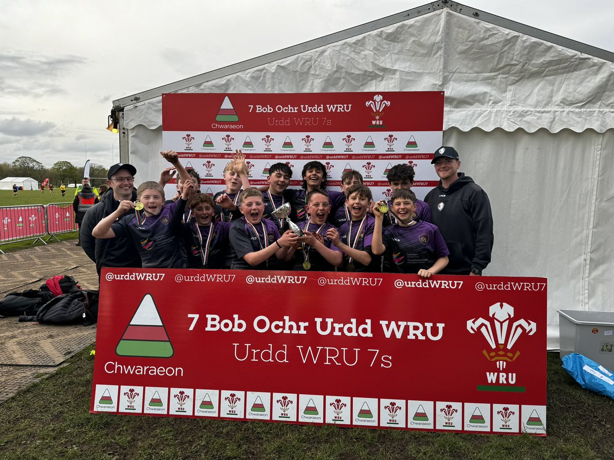CRedmanRugbyHub's tweet photo. Immensely proud of this group of students. Year 8 Urdd WRU National Rugby 7s Bowl Champions 2024. Great attitude, resilience and attitude throughout the day. A real squad performance throughout. Da Iawn👏👏🏆🟣⚫️🏉@CwmbranHigh_PE @CwmbranHead @CwmbranHigh @DragonsHUBs @UrddWRU7 https://t.co/WBZNOjW4jC
