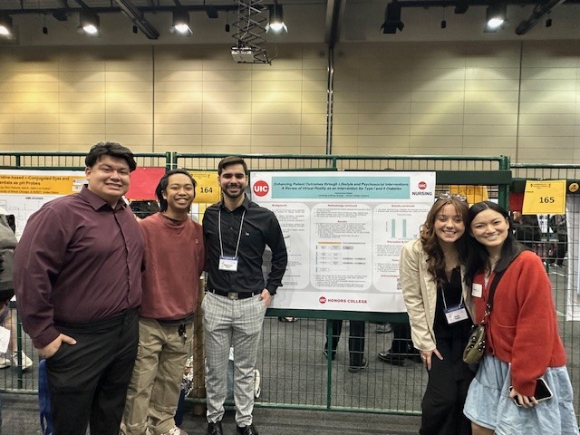 Associate Dean Rose Hernandez was on hand for the 2024 UIC Undergraduate Research Forum, supporting UIC Nursing students who presented their @UICHonors College capstone project. #UICproud @thisisUIC