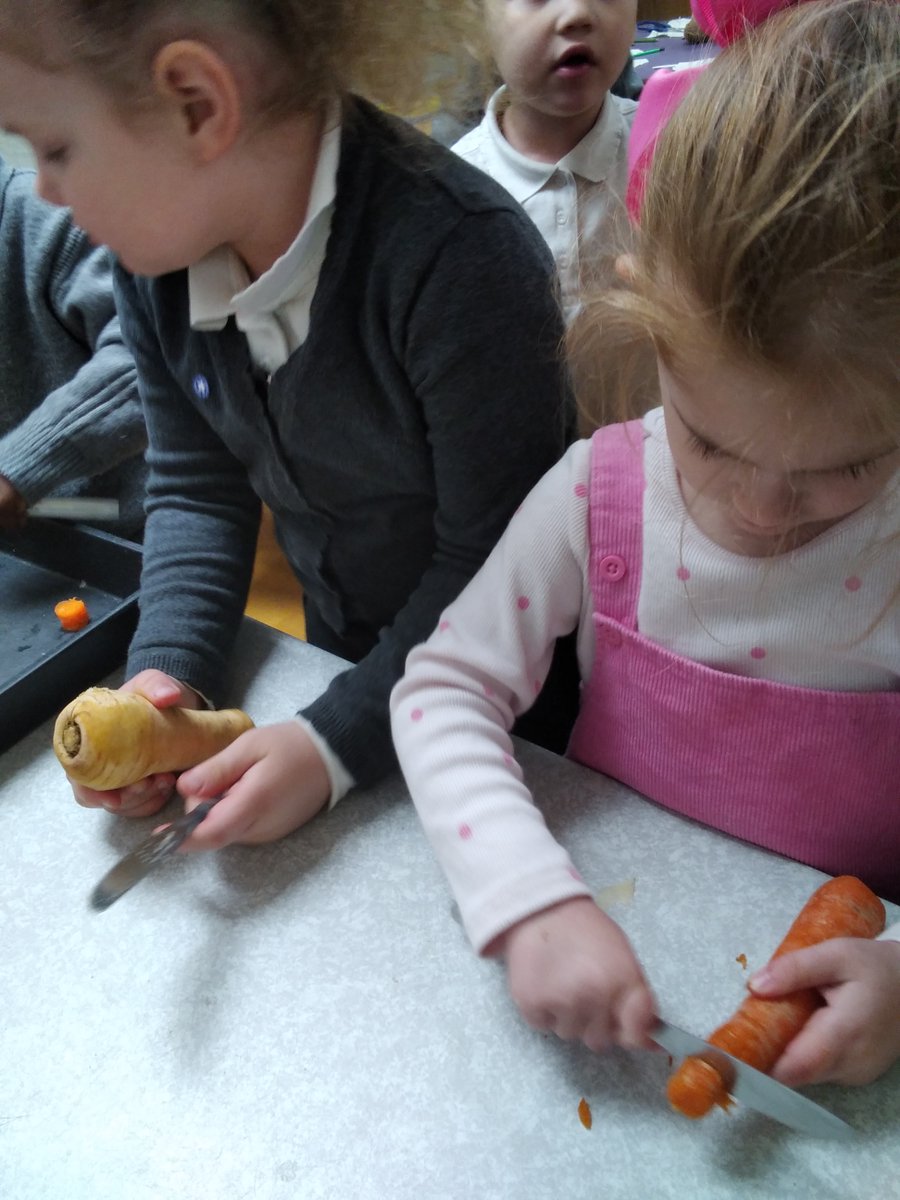 ArbourthorneCPS's tweet photo. The children in Nursery have been exploring the names of different vegetables and experimenting with how to chop them, linked to our key text 'The Enormous Turnip'. As you will see, they had to have great determination in order to chop through their hard skins! 
#wearedetermined https://t.co/AKLdblGoRf