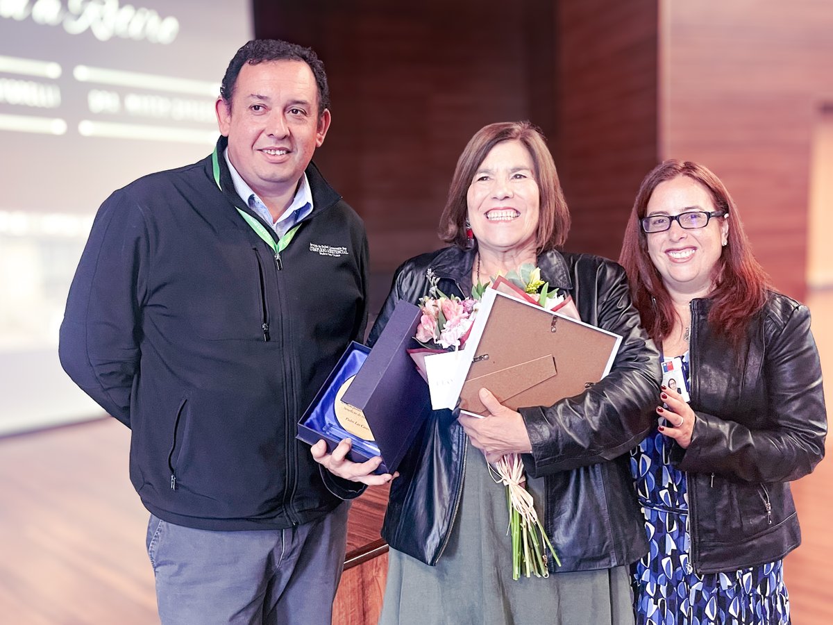🩺 Hoy rendimos homenaje a cuatro destacados médicos que se acogen a retiro en nuestro #CAPLC. 
🏥 En la ceremonia, destacamos las contribuciones de Dra. Marta Garcés, Dr. Carlos Staforelli, Dra. Karin Berkhoff y Dr. Carlos González, cuyas carreras han dejado un gran legado.