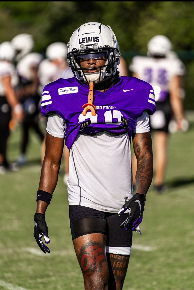 |@champlew5 | 6’1 180 | TCU transfer CB | Based off Practice film| Champ really showed he can definitely play at the p5 level(YOU practice how you play!) . Plays threw the hands exceptionally well, moves feet in press while getting hands on also Plays fast and reacts quick.