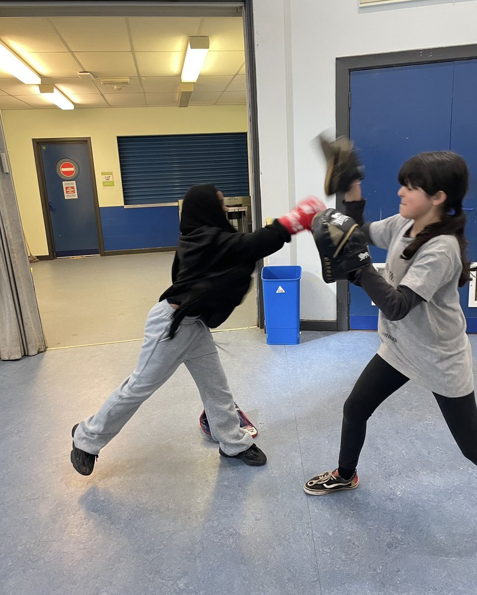 Today was the first session of our Girls Boxing Club run by Coach Savannah (Betty Campbell’s great granddaughter) and Coach Sharif. It was a huge success! 🥊 @ApexEducate @TigerBayABC @WelshBoxing @LLPrice94 @leeselby126 @Dawn_Bowden