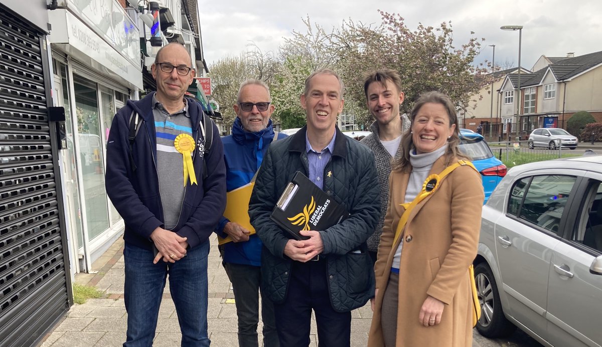 Great canvassing session in West #Ewell with our fantastic #Police and #crime commissioner candidate @PaulKenLD. Vote @LibDems to #GTTO.