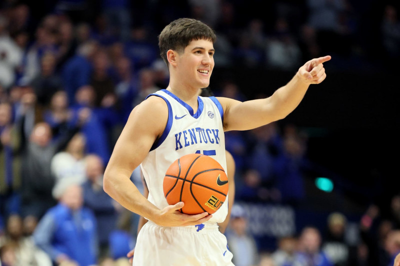 #Kentucky freshman guard Reed Sheppard tells ESPN he's going 'all in,' forgoing his remaining college eligibility and entering the 2024 NBA draft. The former McDonald's All American guard checks in at No. 7 in the ESPN draft projections after taking home SEC Freshman of the…