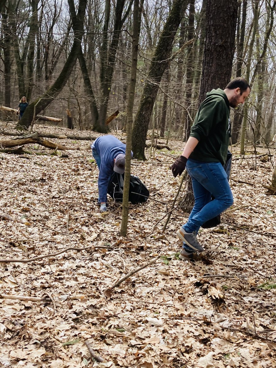 SecurAlarm's tweet image. We truly enjoyed supporting Kent County Parks by helping pull almost 150 pounds of garlic mustard at Palmer Park! 

Thanks for contributing your time and effort, Team!

#communityservice #parkcleanup #volunteering #teambonding #givingback