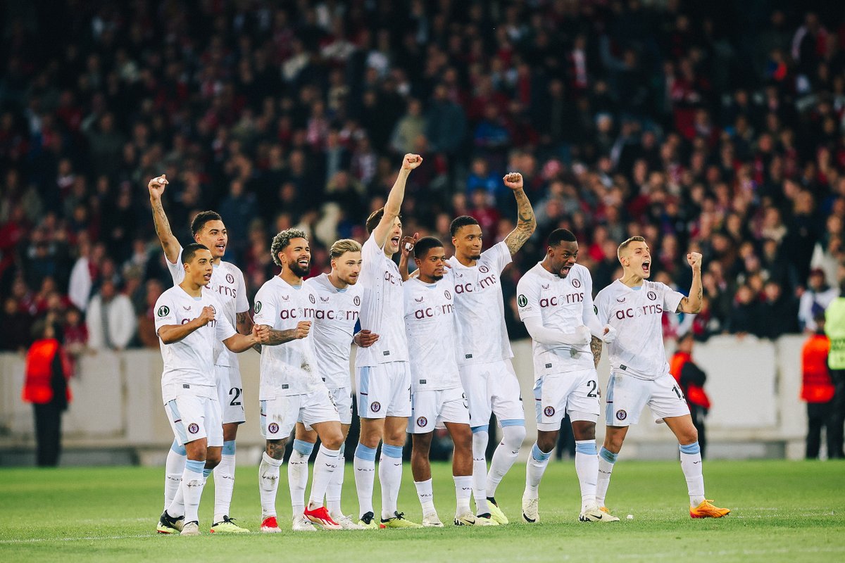 AVFCOfficial's tweet photo. This team is SO special. ✨ https://t.co/wGeb4hQOn4