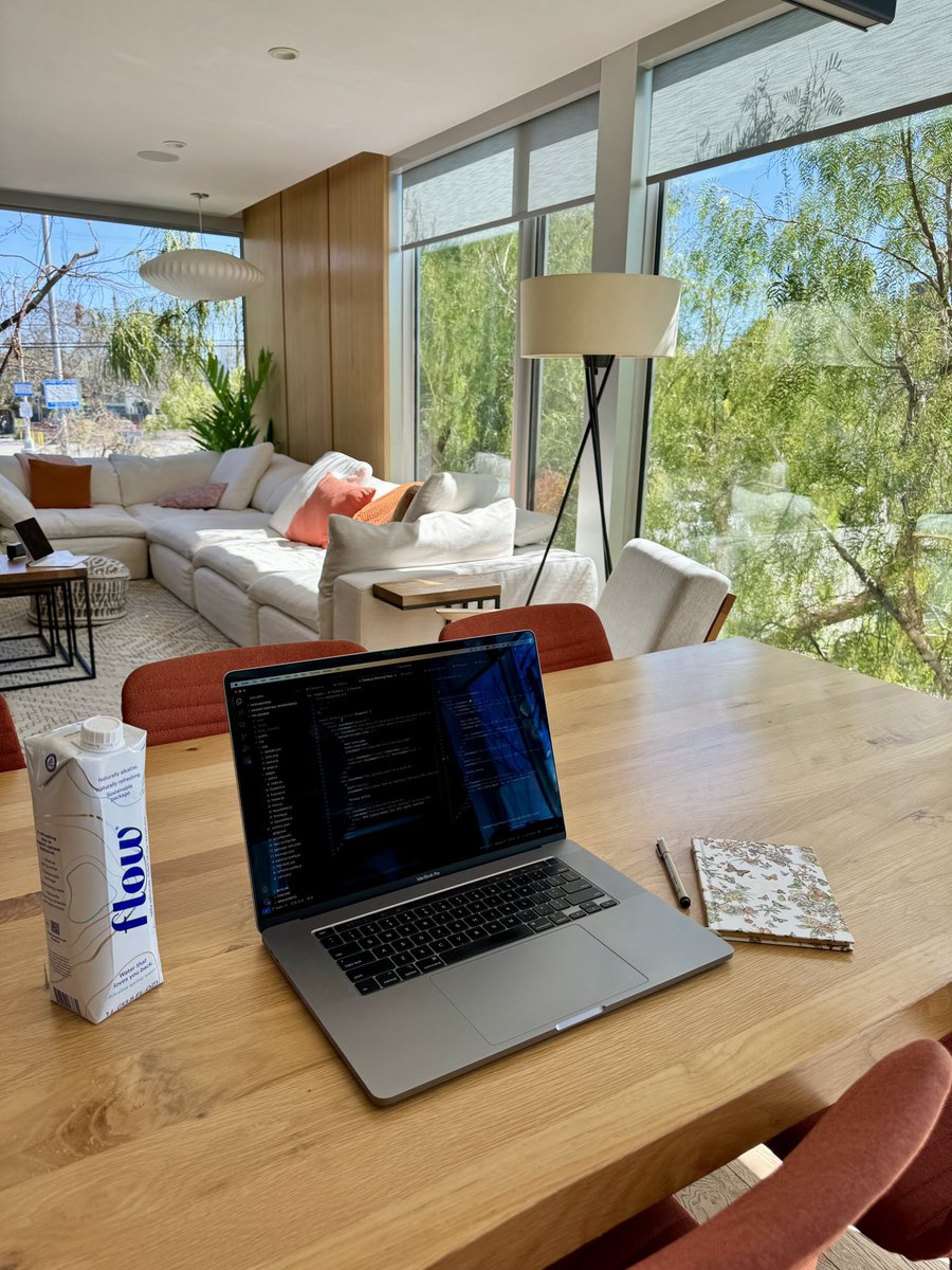 Photo dump from the past few days 💻🪴

- rented a gorgeous Airbnb in Venice to film a masterclass 
- added <a href="/vercel/">Vercel</a> analytics to my next.js site that I’m planning to launch this week