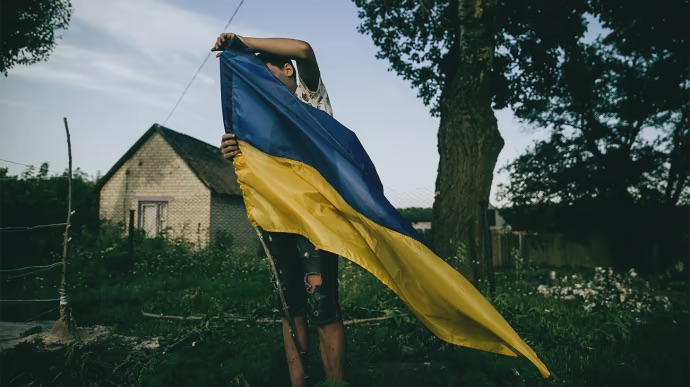 11:20 pm in #Kyiv 

Perhaps you have read. But maybe not. Ukrainian photographer Julia Kochetova has won World Press Photo 2024 with her project War Is Personal. It has been announced as the winner of the Open Format Award.

Please take a look at this project…