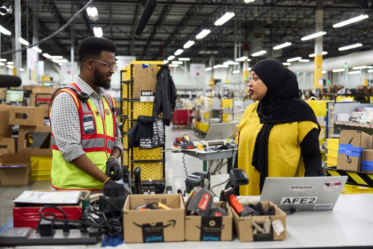 Meet Abdiaziz Artan, Area Manager at an Amazon fulfillment center in Minneapolis. He leads a team of dozens of employees who work to stow, pick, and pack customers’ orders on time, and does it with kindness, positivity, and encouraging words.🧡 “I love working with people and…
