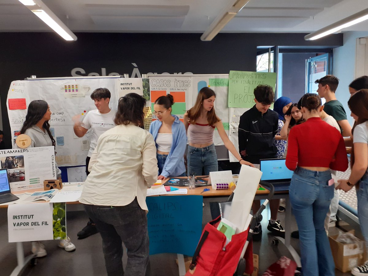 insvapordelfil's tweet image. Ahir vam participar a la Fira de projectes Steamaker amb l'alumnat de 4t d'ESO i el seu projecte Apocal.lipsi Digital. Compartim aprenentatges, participem del Feedback. Molt enriquidor! Gràcies @cesirecat #ProgramaFaig