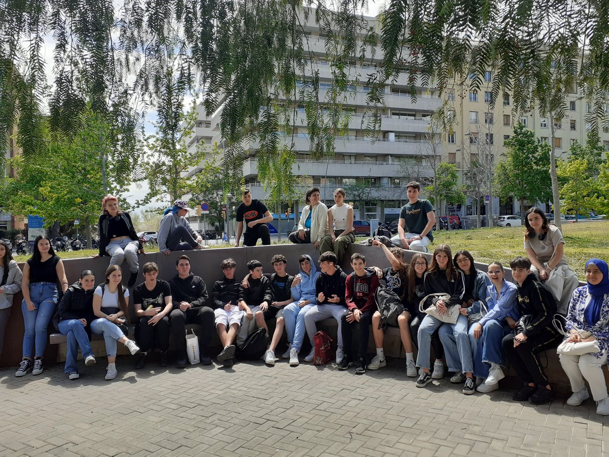 insvapordelfil's tweet image. Ahir vam participar a la Fira de projectes Steamaker amb l'alumnat de 4t d'ESO i el seu projecte Apocal.lipsi Digital. Compartim aprenentatges, participem del Feedback. Molt enriquidor! Gràcies @cesirecat #ProgramaFaig