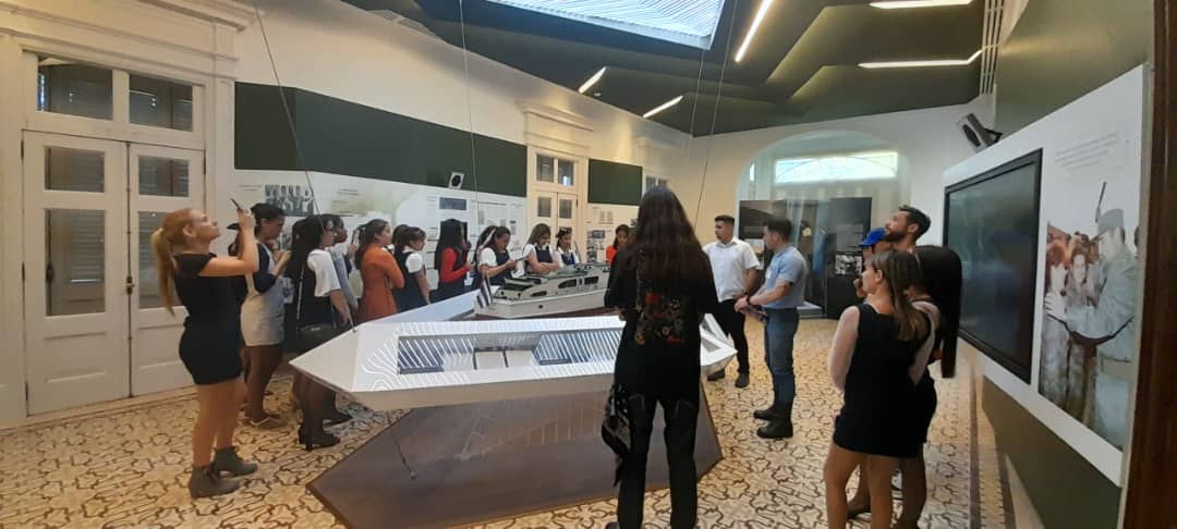 A una institución que adentra a sus visitantes en la historia de una manera interactiva, el @centrofidel , se acercaron los jóvenes de #EtecsaMayabeque, este jueves, como parte de las actividades por el 62 Aniversario de la @UJCdeCuba 💙🇨🇺 #GenteQueSuma #JuntosPorMayabeque