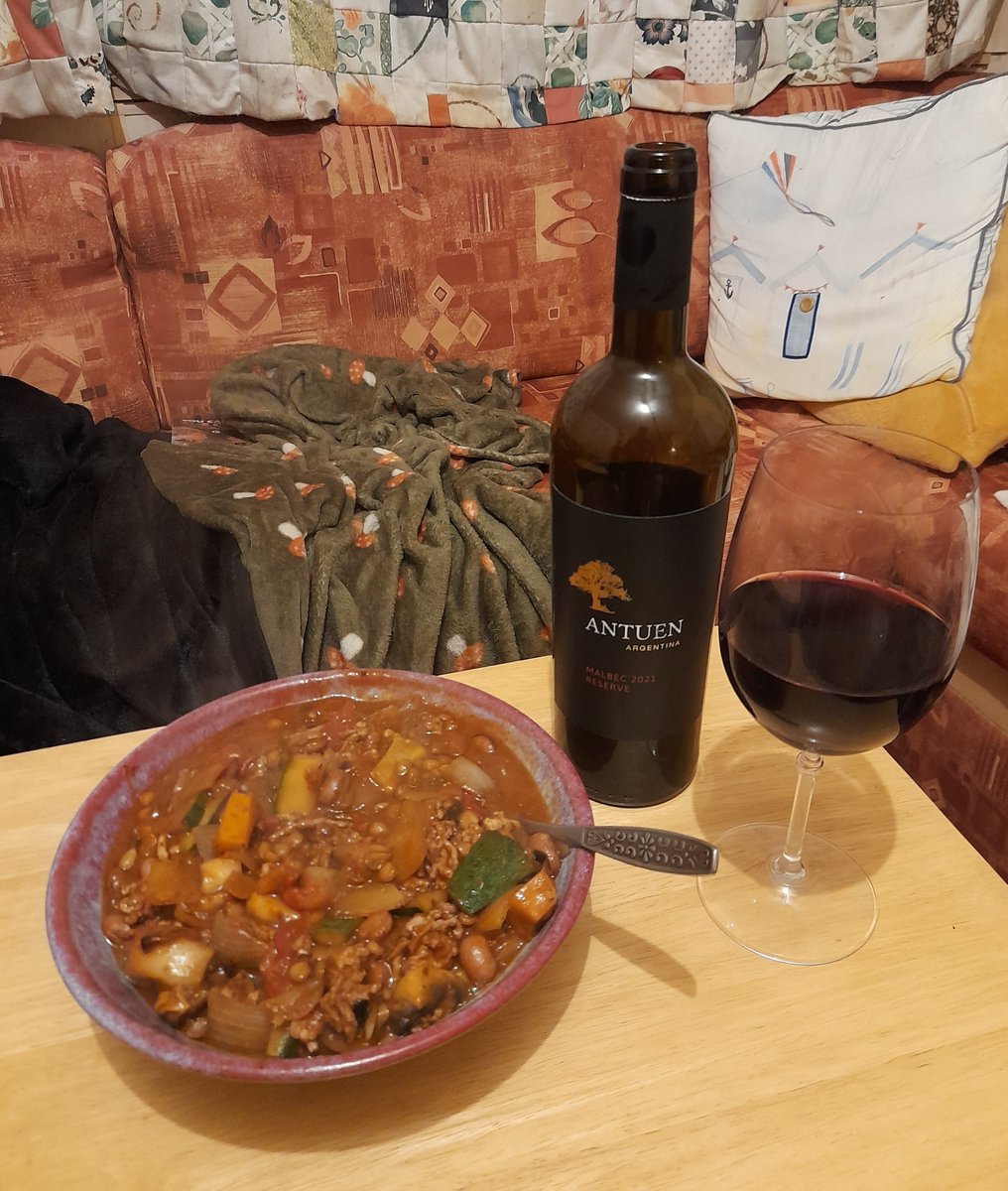 Quick pork & tomatoes with Antuen Malbec reserve 14% from Argentine: Naked #wines #cooking #dinner #wineblog #winelover 🍷❤🇦🇷🍅🧢💥😵 5⭐ toasty french oak with bramble and smokefire!! See my audios article .. houseoffeckbooks.com/malbec-thursda…