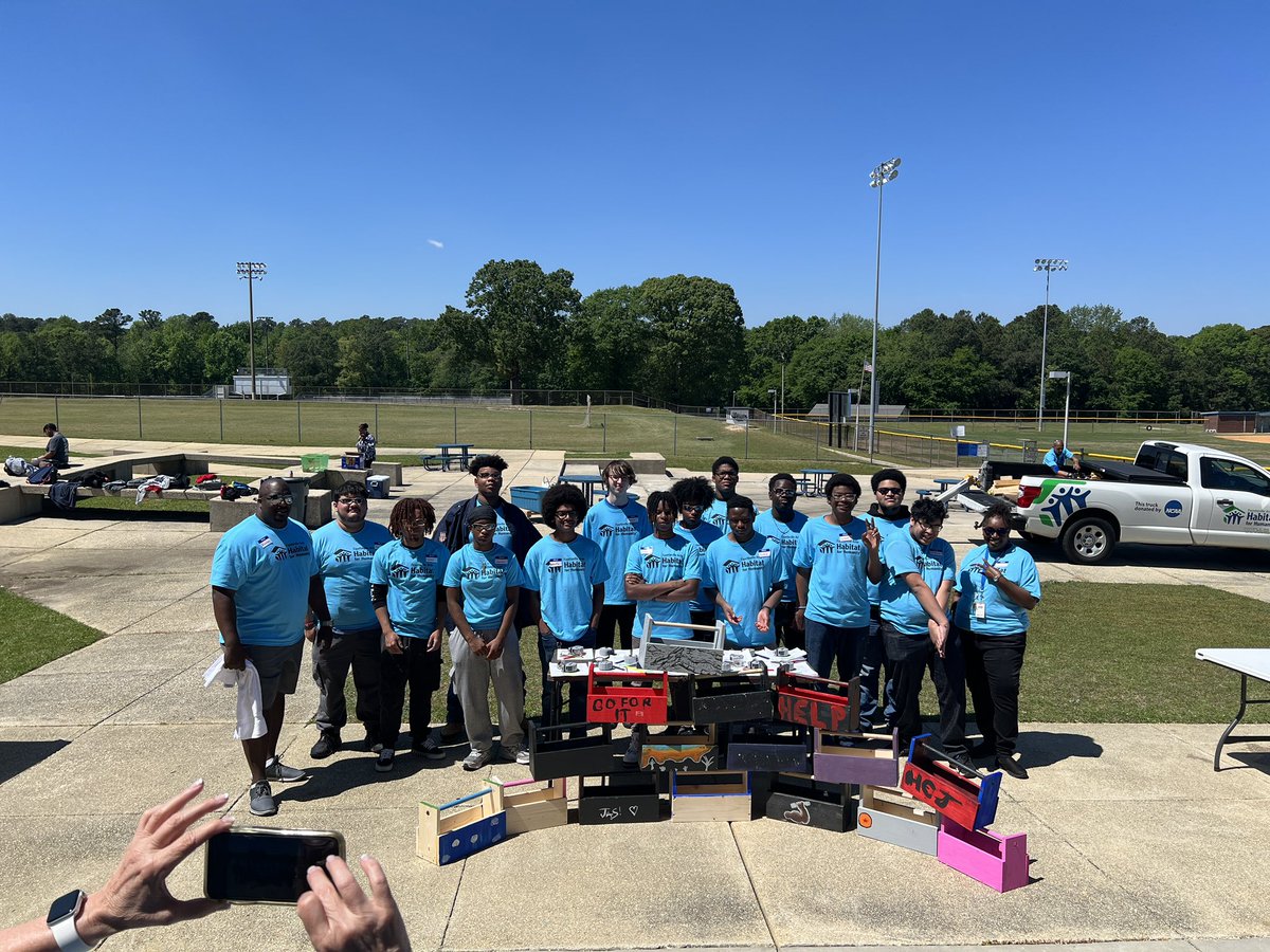 Day 3 of FAHFH is completed!! WOHS students mastered the art of building a wooden tool box! Building the future of the trades one day and school at a time! @cte_ccs @CumberlandCoSch @WestoverHS @chip_lucas @tanekaewilliams @mmcmillenCDC @EmilyHFreeman