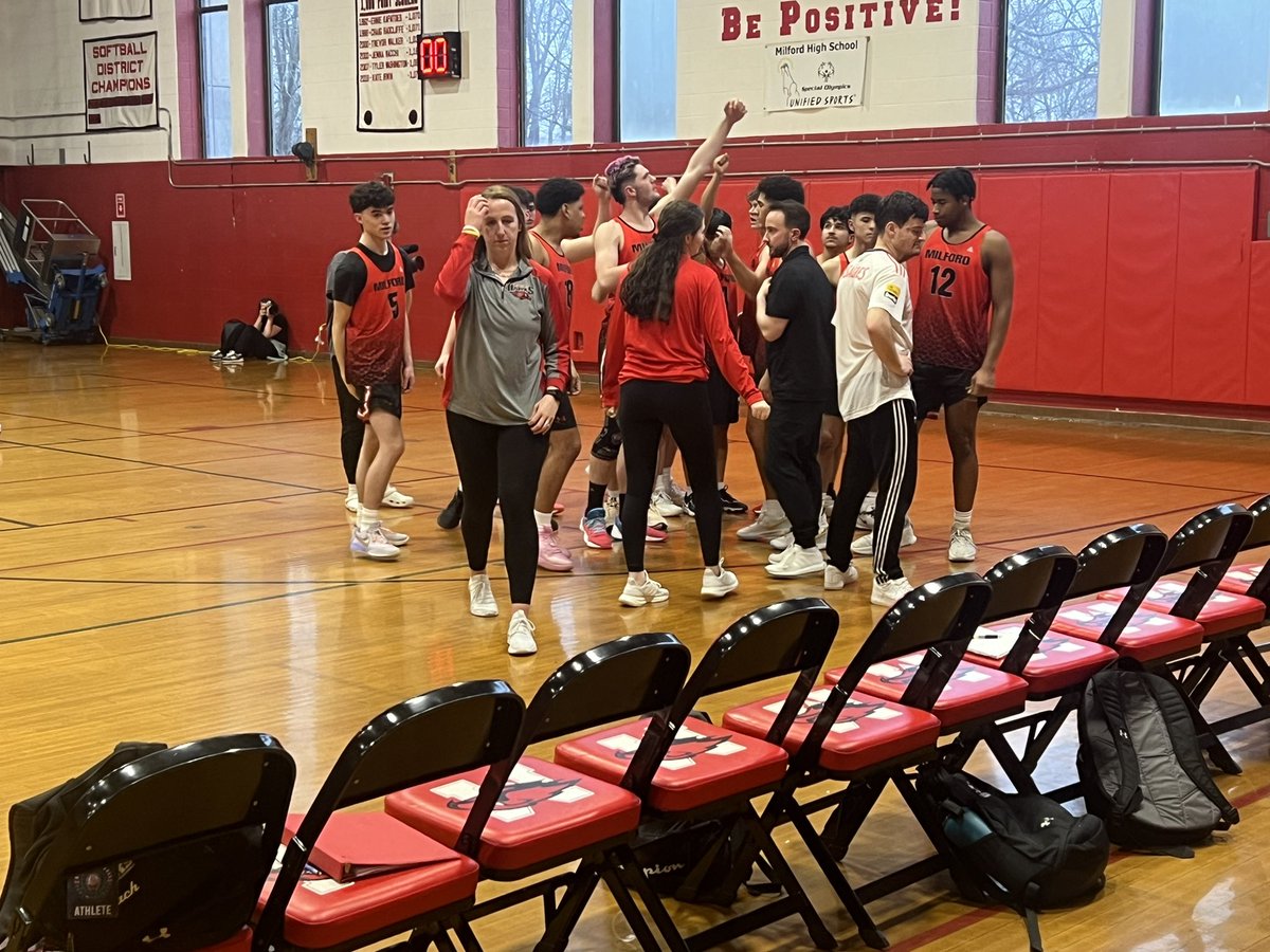 Clean sweep of “W’s” as Milford VolleyBall hosted perennial power Lexington in Frosh, JV & Varsity, RAWK ON!$!🙌🏐🔥🥳 @jcotlin @MilfordSchools @MHSBoosters2 @Chappy8611 @LauriePinto5 @HawkNationAT @HockomockSports