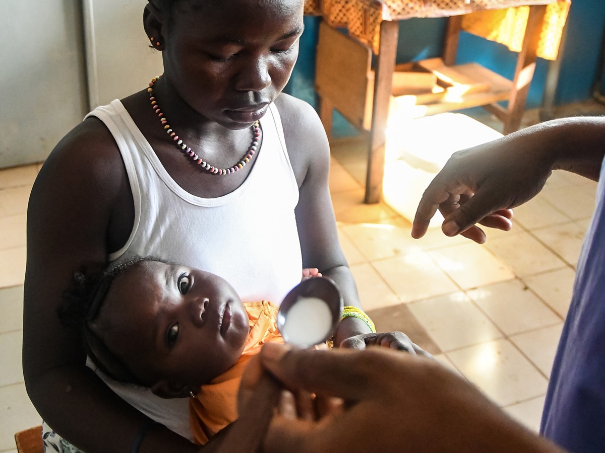 🆕 🇸🇱 CCP is piloting a program in #SierraLeone to mobilize traditional healers in the fight against #malaria. Bridging traditional wisdom + modern health care, the CCP-led @Breakthrough_AR project's approach aims to improve timely treatment to save lives: bit.ly/3U3jt3V