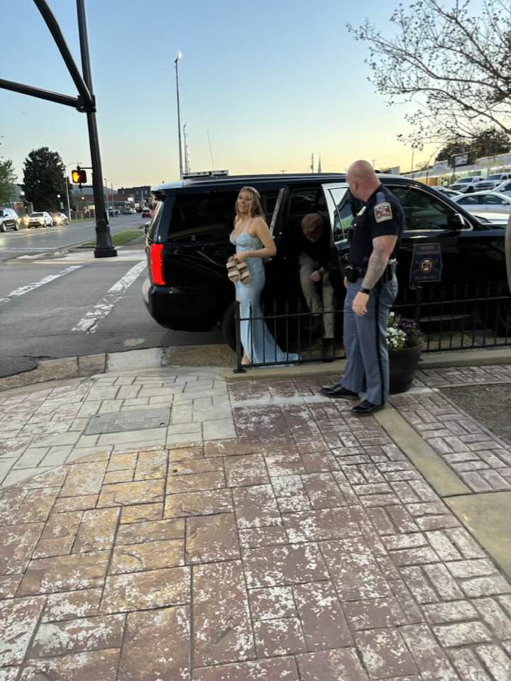 News we love! ❤ After some unfortunate car trouble, ALEA Sr. Trooper Sheldon Estes assigned to the Gadsden Post, made sure this young lady and her date made it to their senior walkout at prom on time!