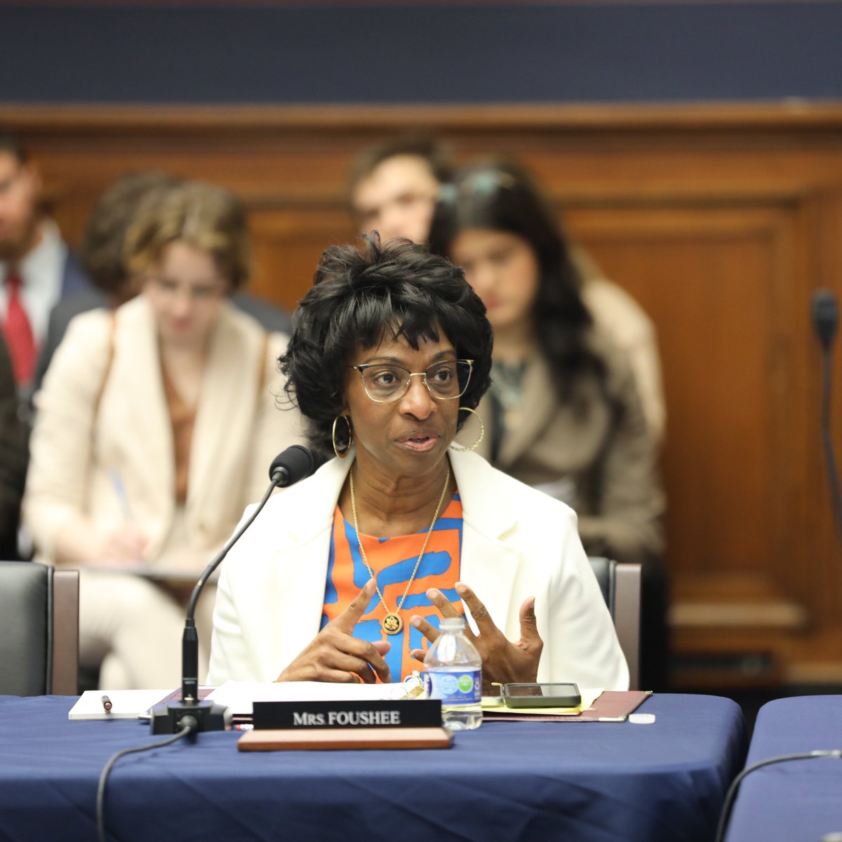 As AI systems emerge in transit development, considering equitable access is as important as ever. During @TransportDems' Roundtable on AI, I emphasized the importance of promoting access for underserved communities when designing and deploying AI systems in transit.