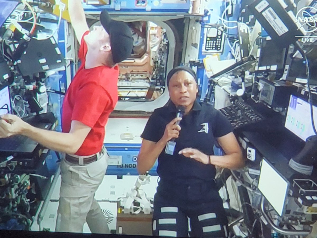 .@Psla_Rpas / @SyracuseSchools alumnas, FAA Certified Drone Pilot, Current @LeMoyne student & future @NASA Astronaut, Belal -- had the awesome chance of asking SCSD/Lemoyne Alum @Astro_Jeanette a question while she's at the @Space_Station! Pretty cool!! @PSLAatFowler