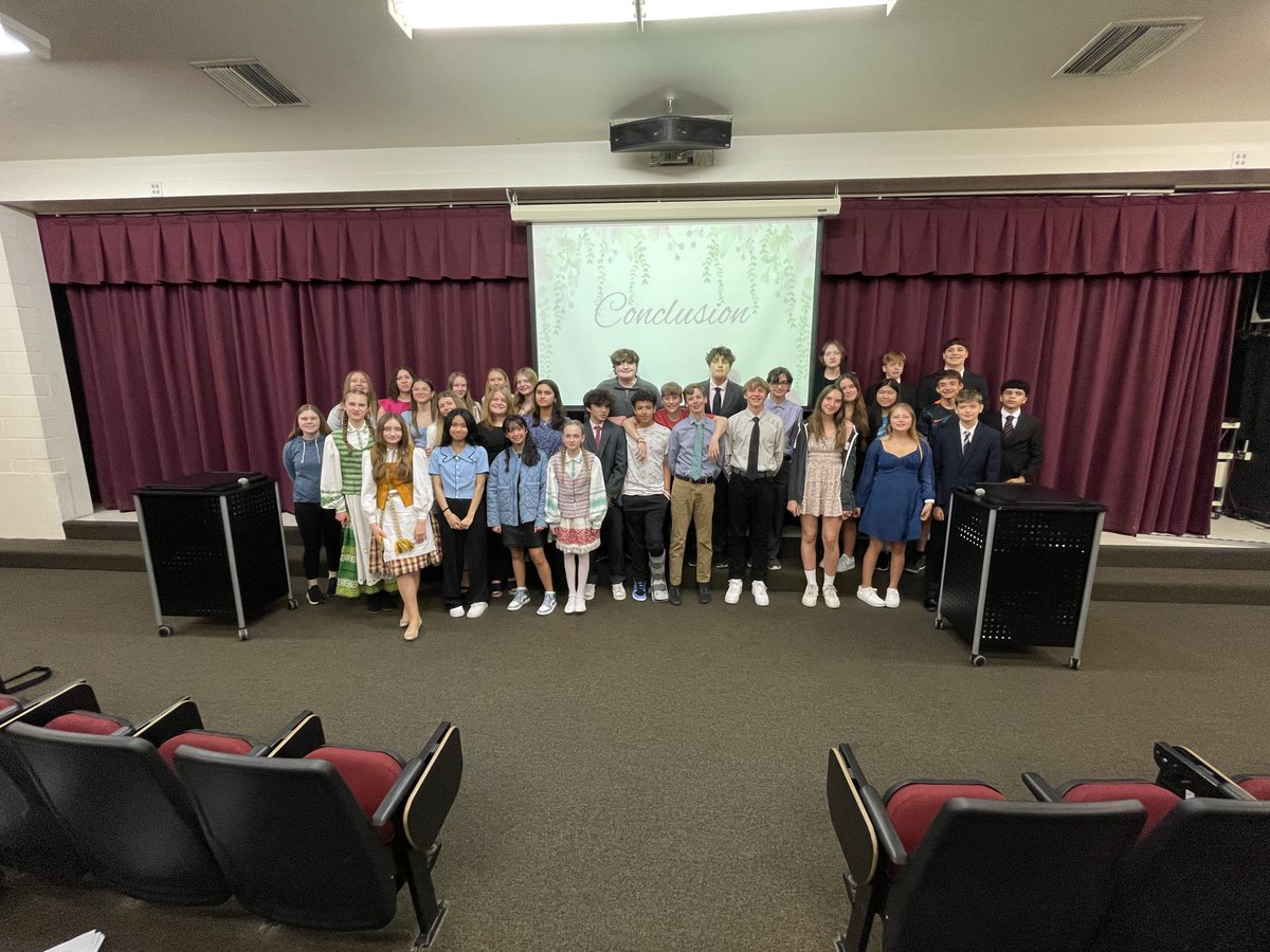 That’s a wrap on the 2023-24 Capstone Class! Eighth graders made their final presentations today in front of an audience of parents, District 118 administrators, and guest judges from the Village of Palos Park including